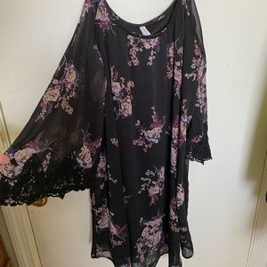 Flower dress with sleeve cut out